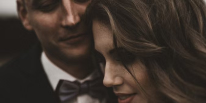 Younger men date older women